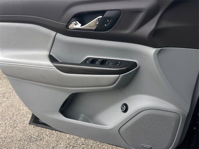 Used 2023 GMC Acadia SLT image 21