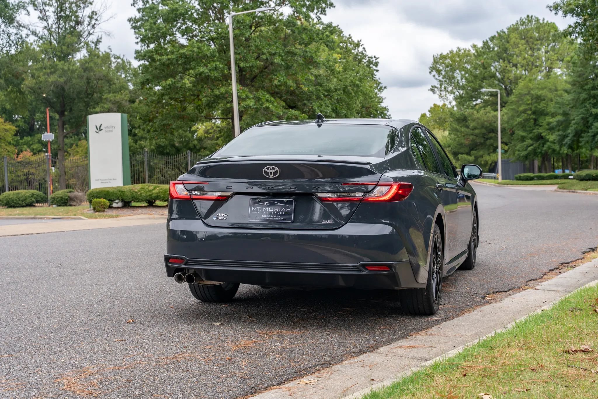 Used 2025 Toyota Camry SE w/ Convenience Package AWD/4WD image 6