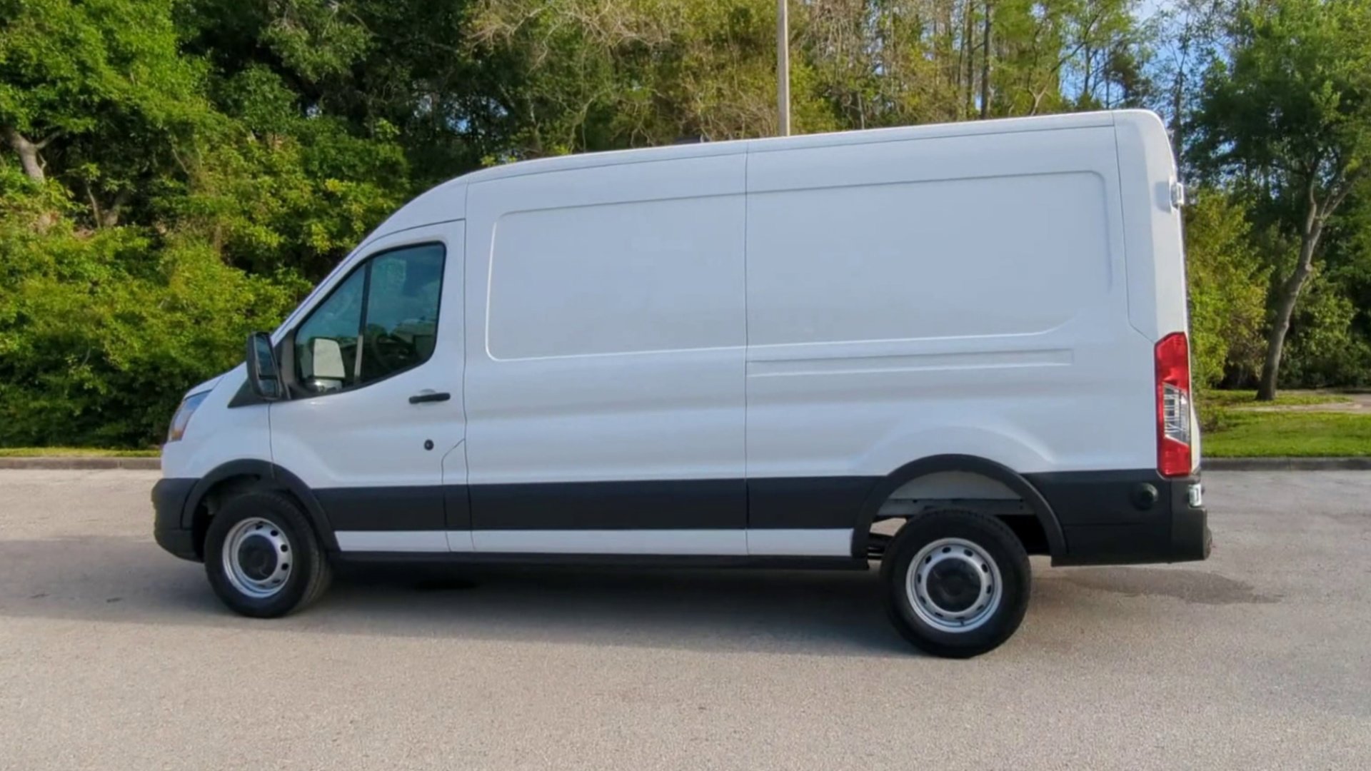 New 2026 Ford Transit 250 148 Medium Roof image 17