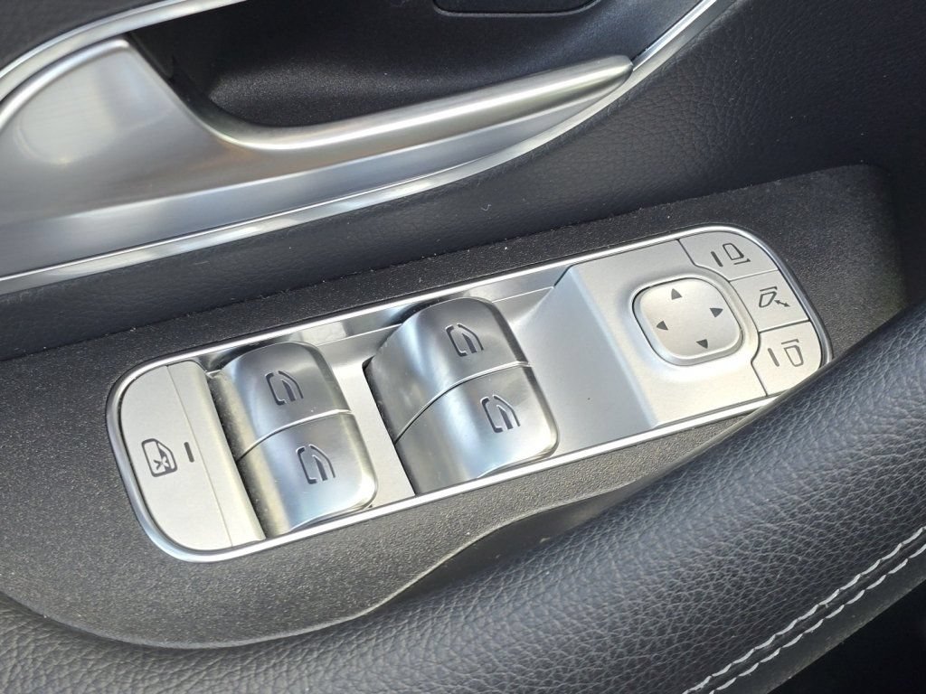 Used 2025 Mercedes-Benz GLS 450 4MATIC image 23