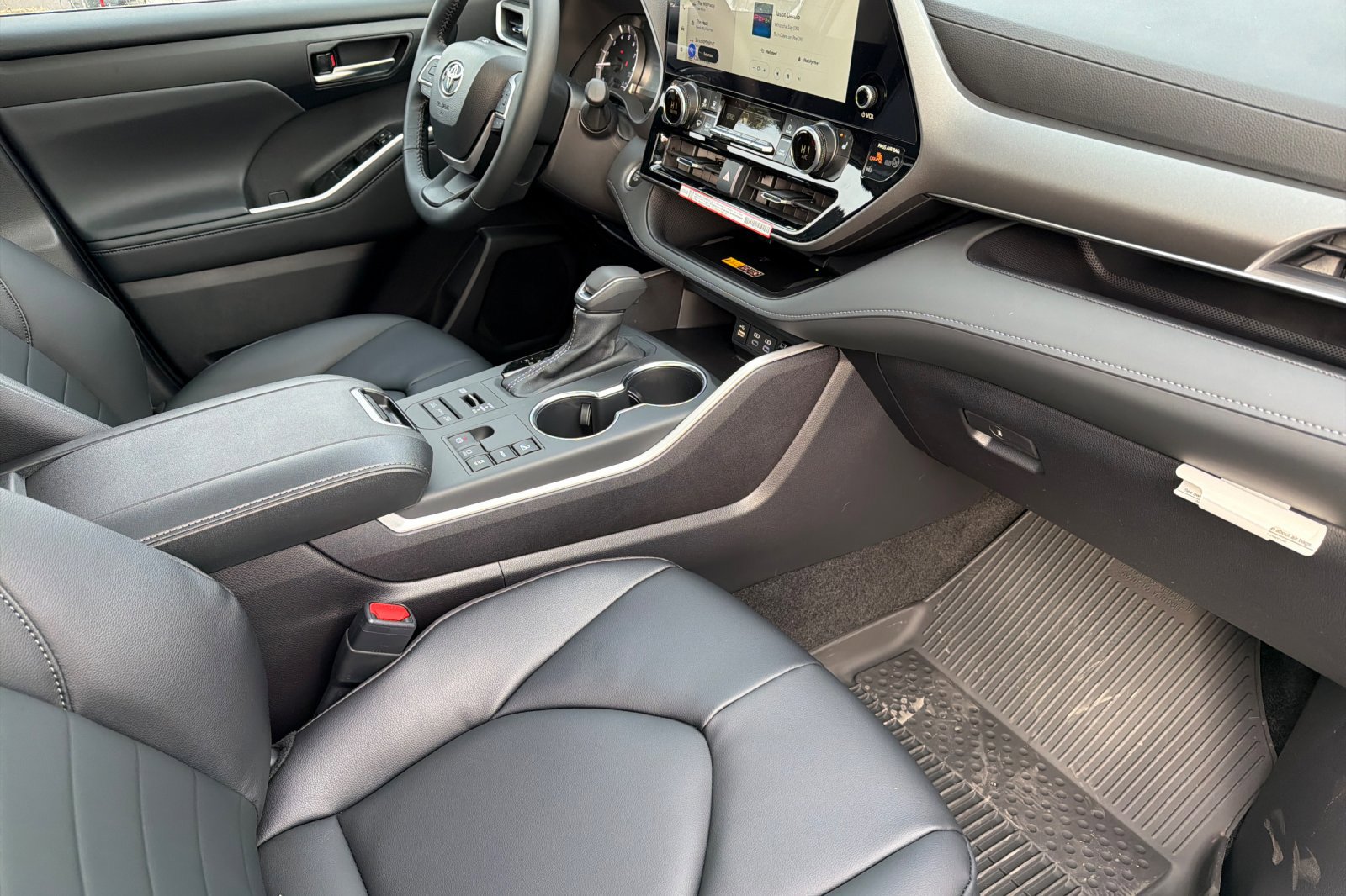 New 2026 Toyota Highlander XLE image 14