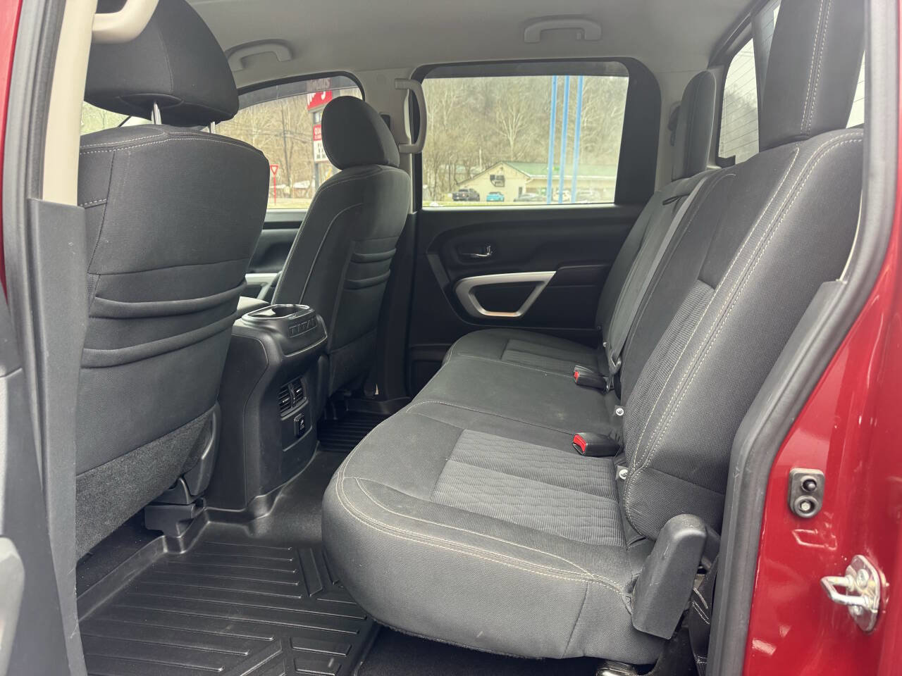 Used 2018 Nissan Titan SV w/ SV Convenience Package image 8