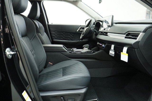 New 2026 Mitsubishi Outlander SEL FWD image 17