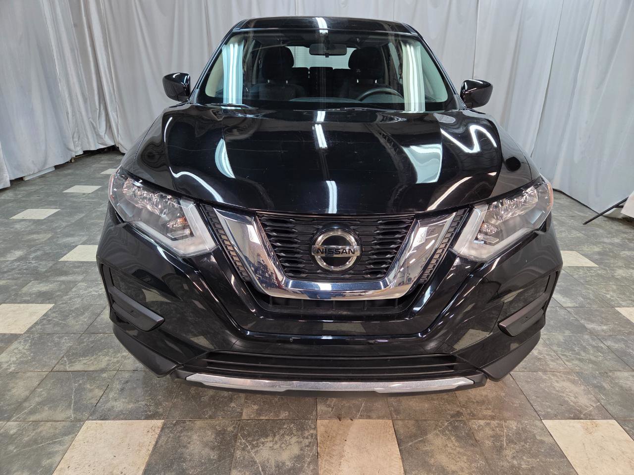 Used 2018 Nissan Rogue S image 3