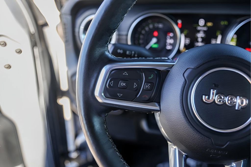 Used 2021 Jeep Wrangler Unlimited Sahara w/ Cold Weather Group image 17