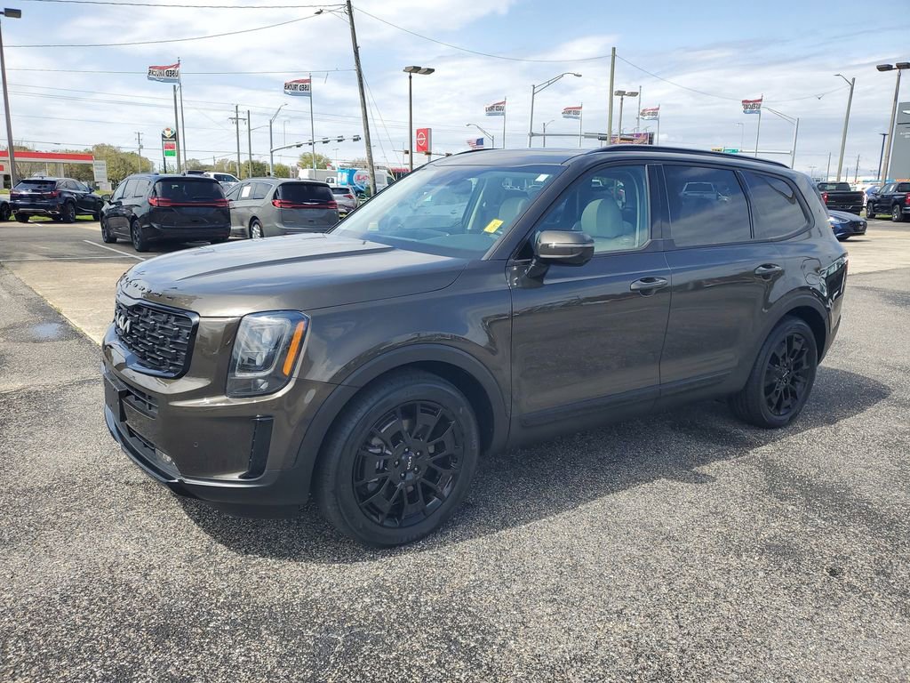 Used 2022 Kia Telluride SX w/ Nightfall Edition Package image 2