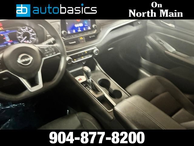 Used 2025 Nissan Altima 2.5 SV FWD image 17