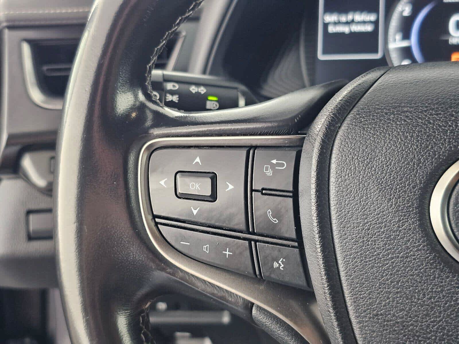 Used 2021 Lexus UX 200 w/ Accessory Package (Z2) FWD image 28