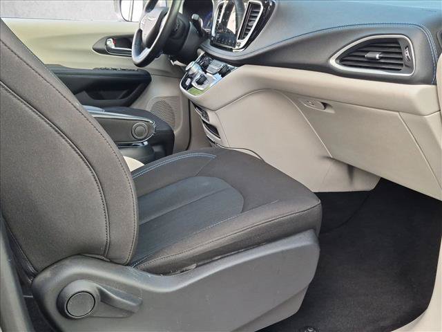 Used 2021 Chrysler Pacifica Touring w/ Cold Weather Group FWD image 22