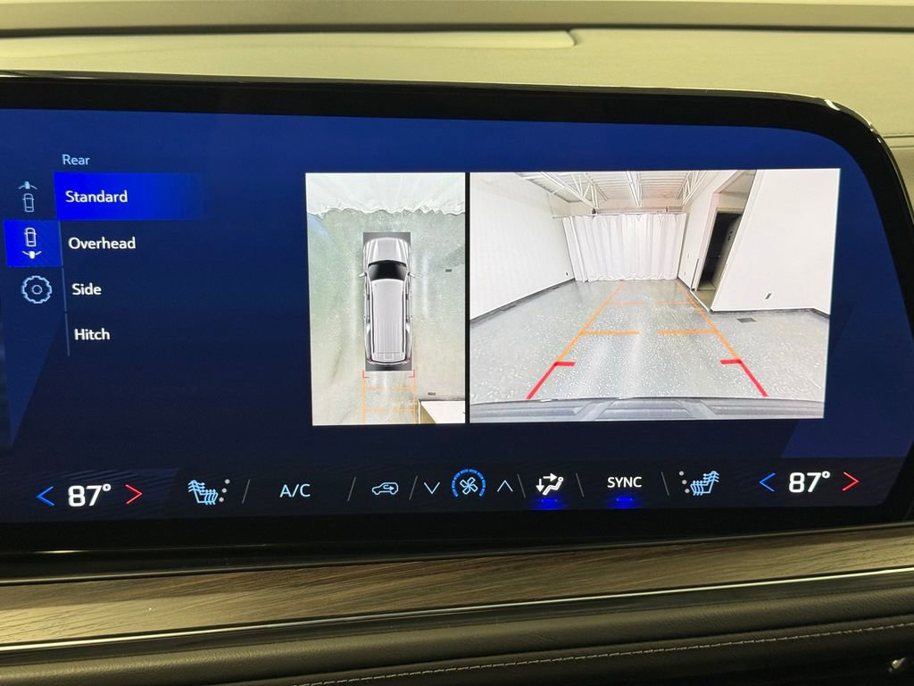 Used 2025 Chevrolet Suburban Z71 image 16