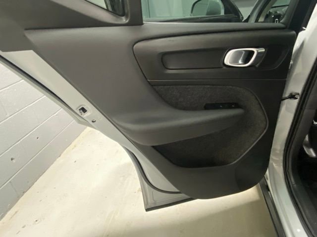 Used 2025 Volvo XC40 B5 Core AWD/4WD image 8