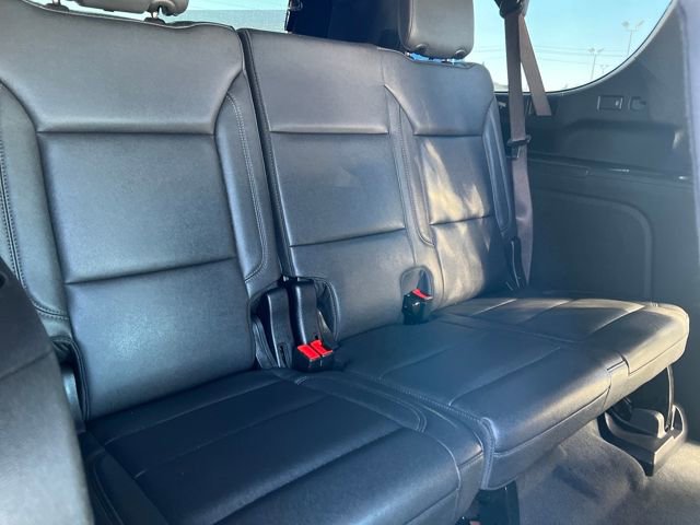 Used 2025 Chevrolet Suburban Z71 image 19