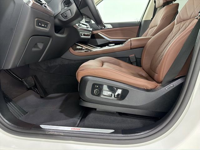 Used 2026 BMW X7 xDrive40i w/ Premium Package image 14