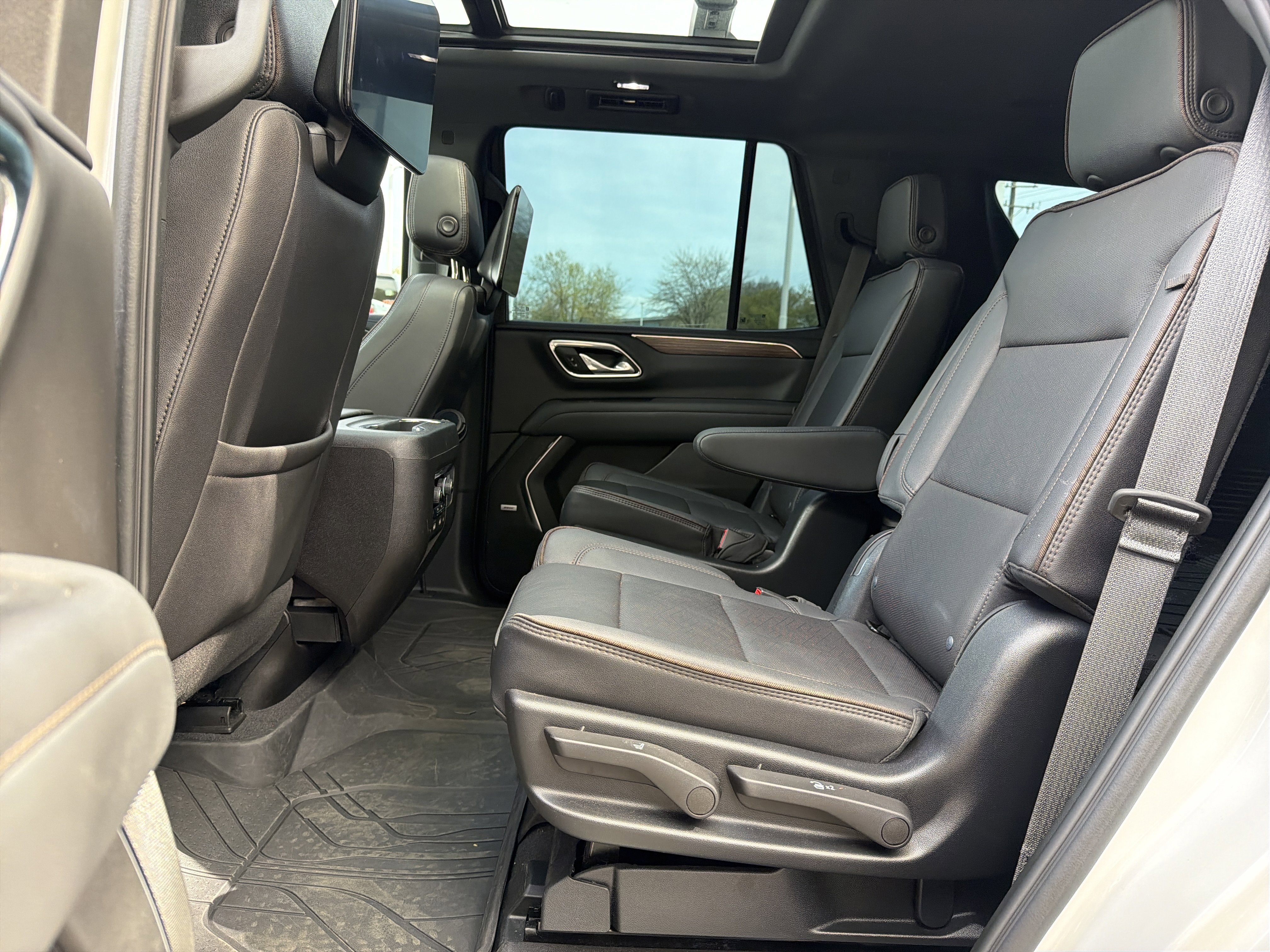 Used 2023 Chevrolet Tahoe High Country w/ Advanced Technology Package AWD/4WD image 32