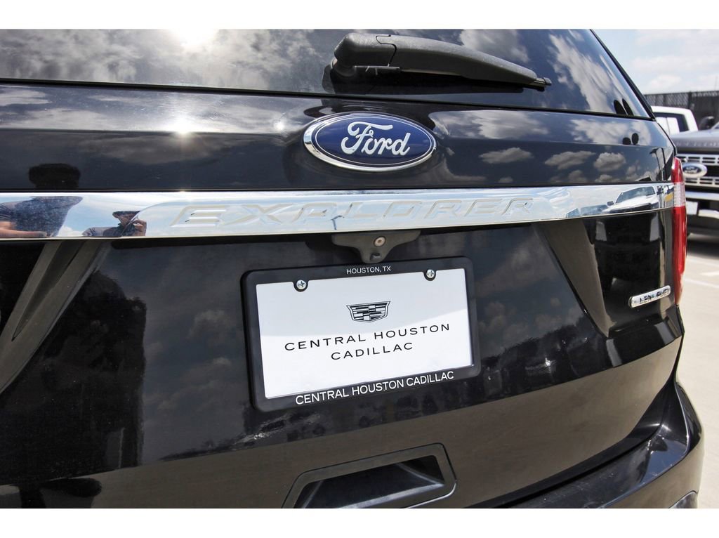 Used 2016 Ford Explorer XLT w/ Equipment Group 202A FWD image 25