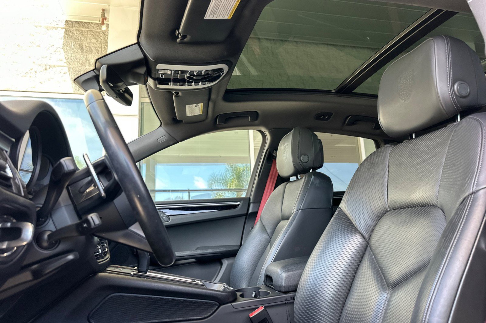 Certified 2023 Porsche Macan AWD/4WD image 5