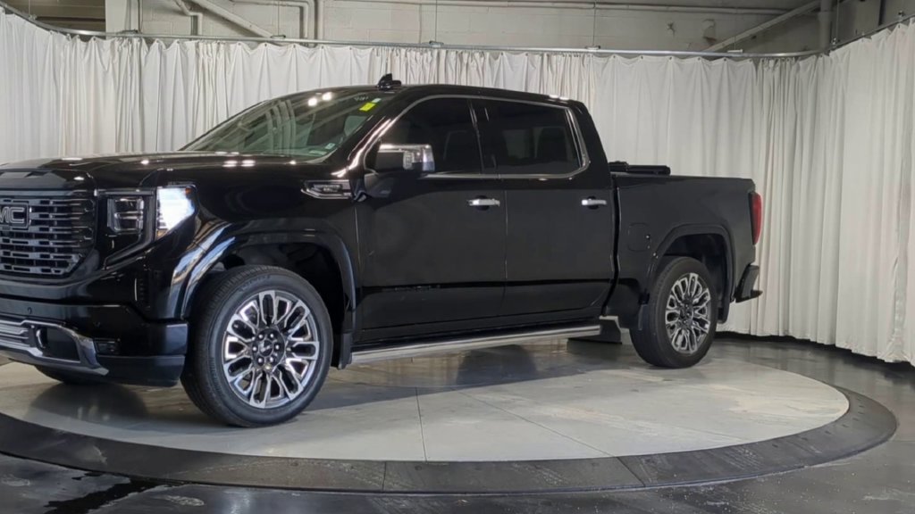 Used 2025 GMC Sierra 1500 Denali Ultimate AWD/4WD image 5
