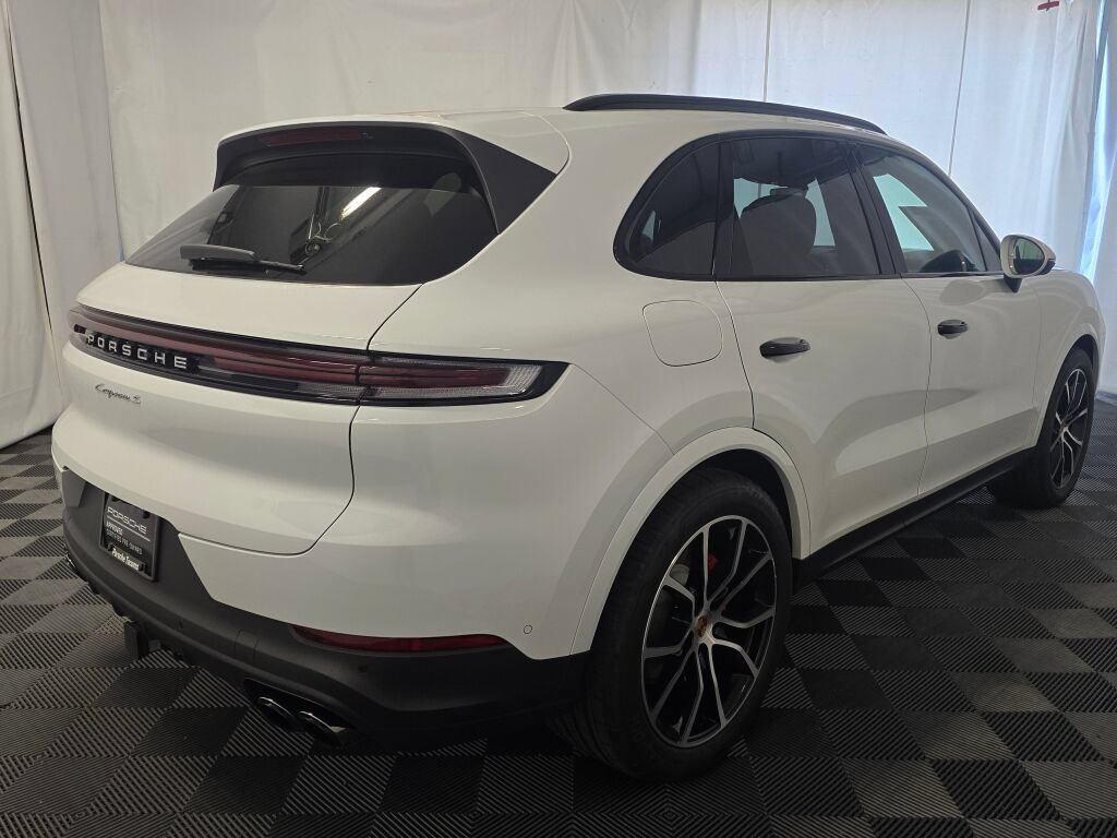 Certified 2025 Porsche Cayenne S AWD/4WD image 7