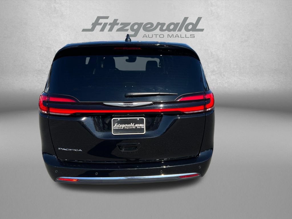 Used 2025 Chrysler Pacifica Select FWD image 6