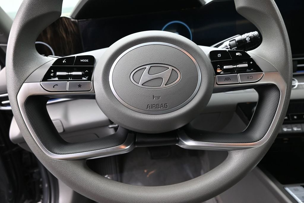 Certified 2024 Hyundai Elantra SEL FWD image 15