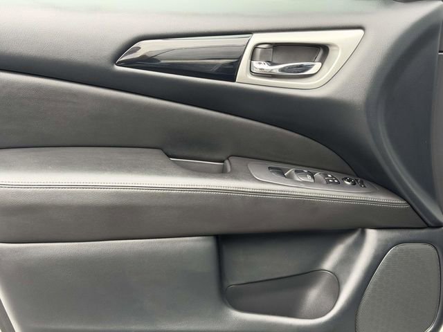 Used 2018 Nissan Pathfinder SV image 10