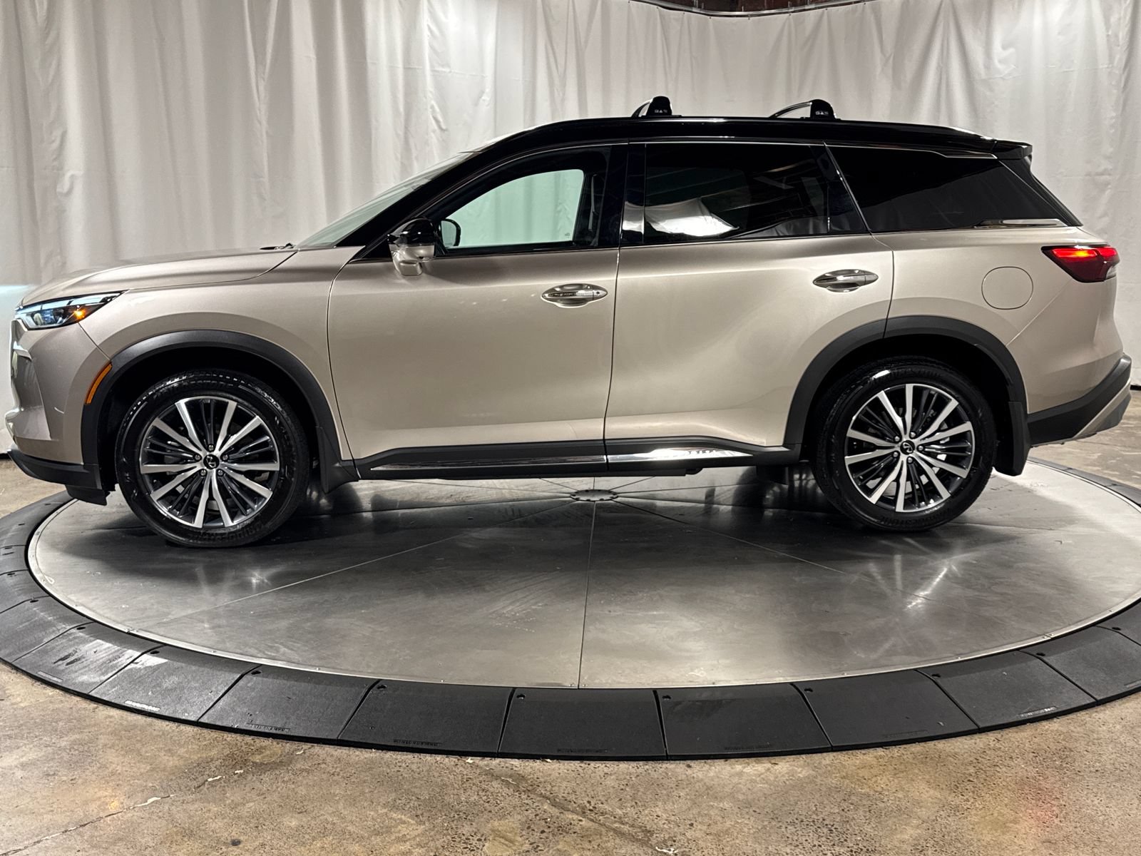 Certified 2025 INFINITI QX60 Autograph w/ Cargo Package AWD/4WD image 8
