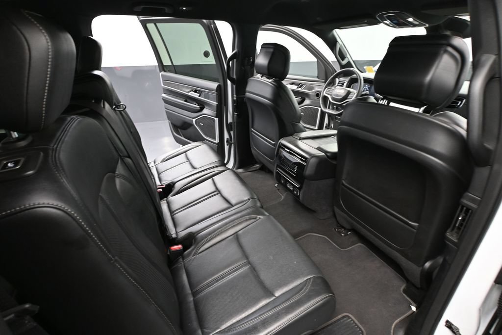Used 2023 Jeep Wagoneer Series II AWD/4WD image 40