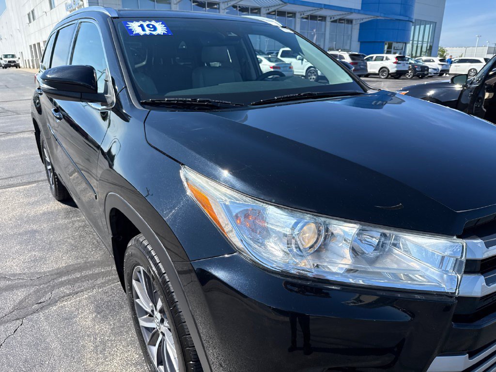 Used 2019 Toyota Highlander XLE AWD/4WD image 12