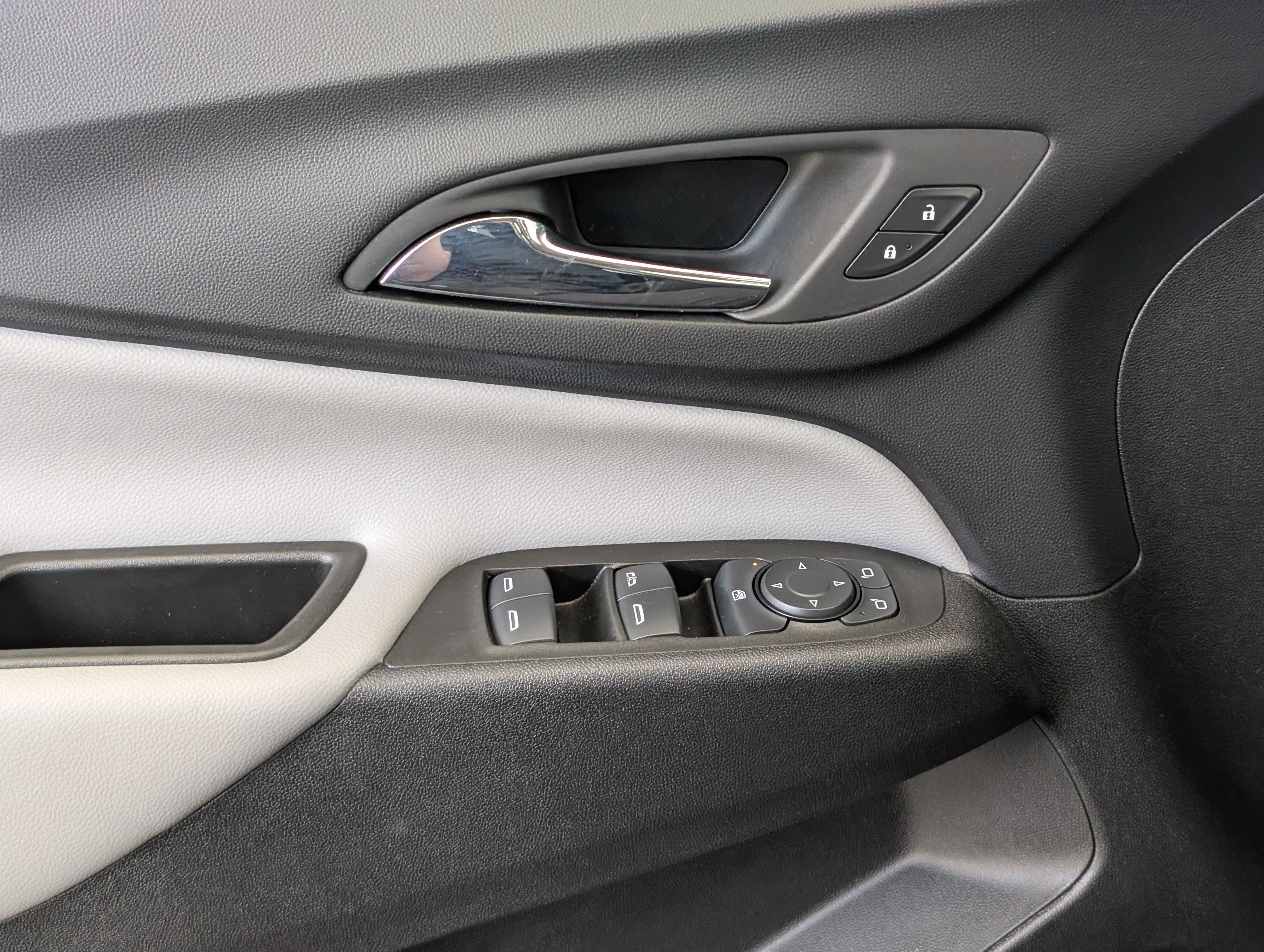 Used 2023 Chevrolet Equinox LT w/ Driver Convenience Package FWD image 15