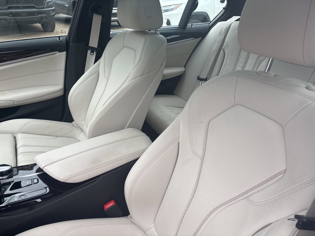Used 2021 BMW 530e w/ Executive Package image 11