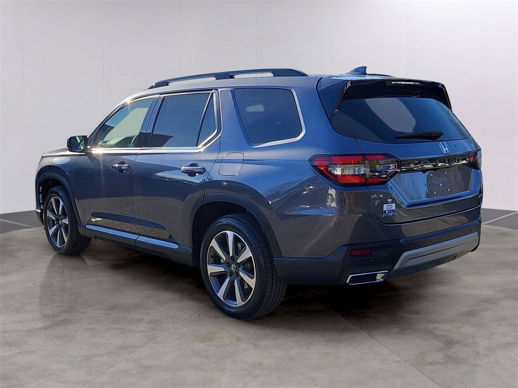 Certified 2025 Honda Pilot Touring image 6