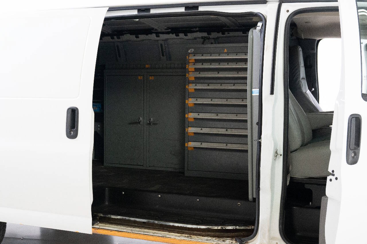 Used 2018 Chevrolet Express 3500 Extended w/ Driver Convenience Package RWD image 51