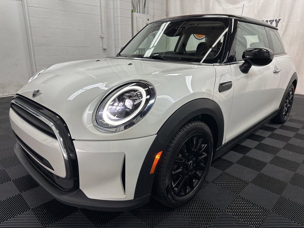 Used 2023 MINI Cooper 2-Door Hardtop image 4