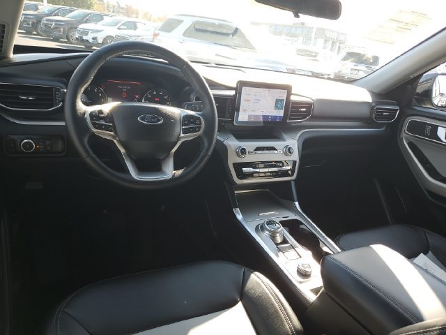 Used 2024 Ford Explorer XLT w/ Equipment Group 202A AWD/4WD image 11