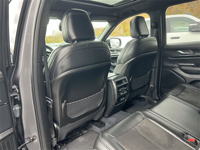 Used 2023 Jeep Grand Cherokee Altitude image 16