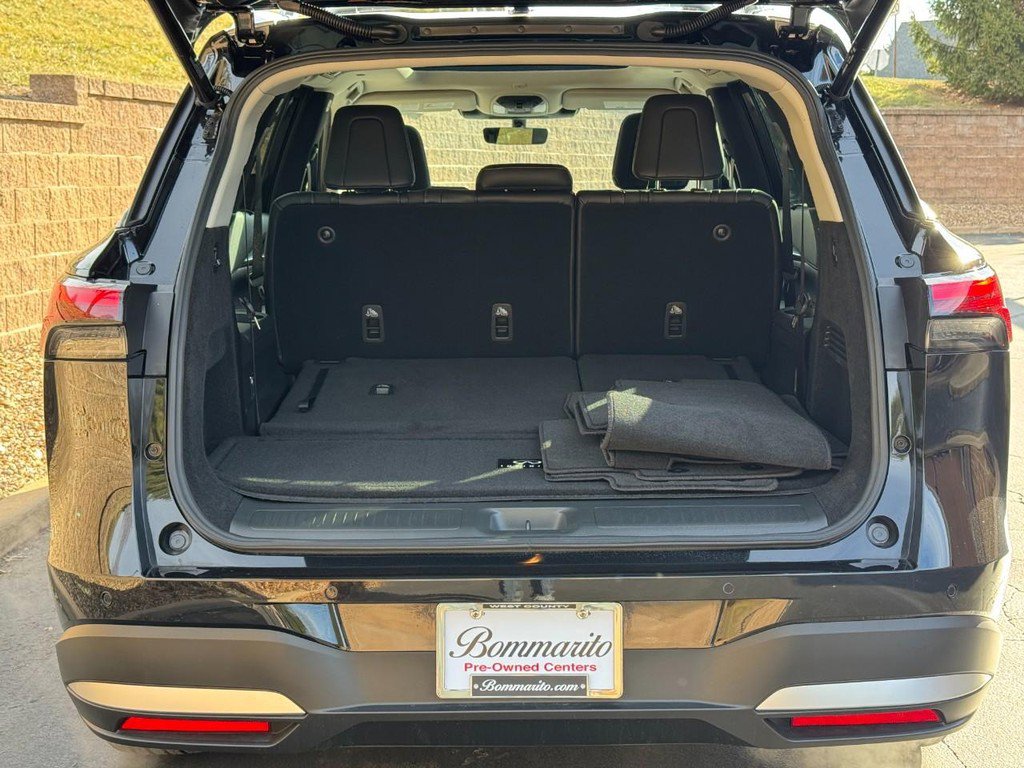 Used 2026 INFINITI QX60 Luxe w/ Family Package image 9