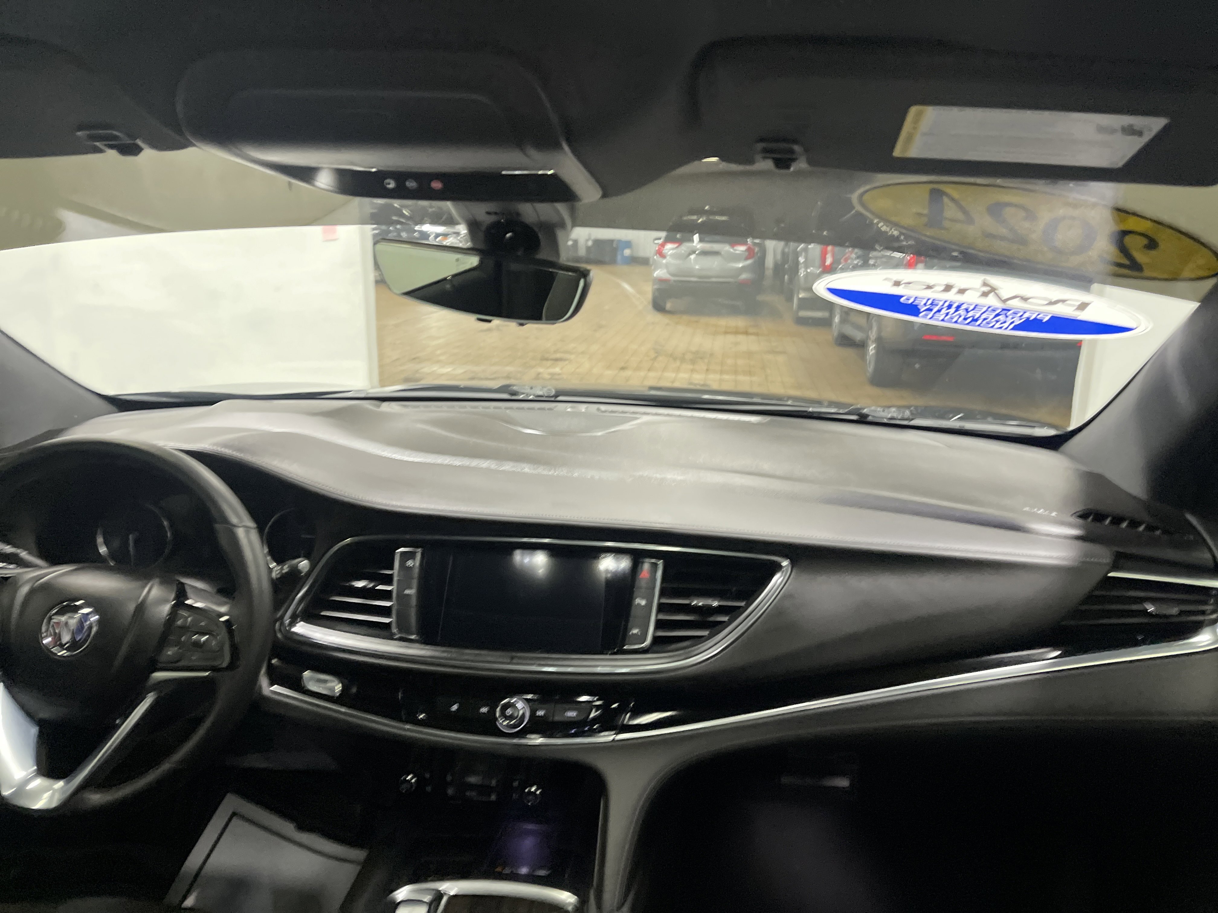 Used 2024 Buick Enclave Avenir image 23