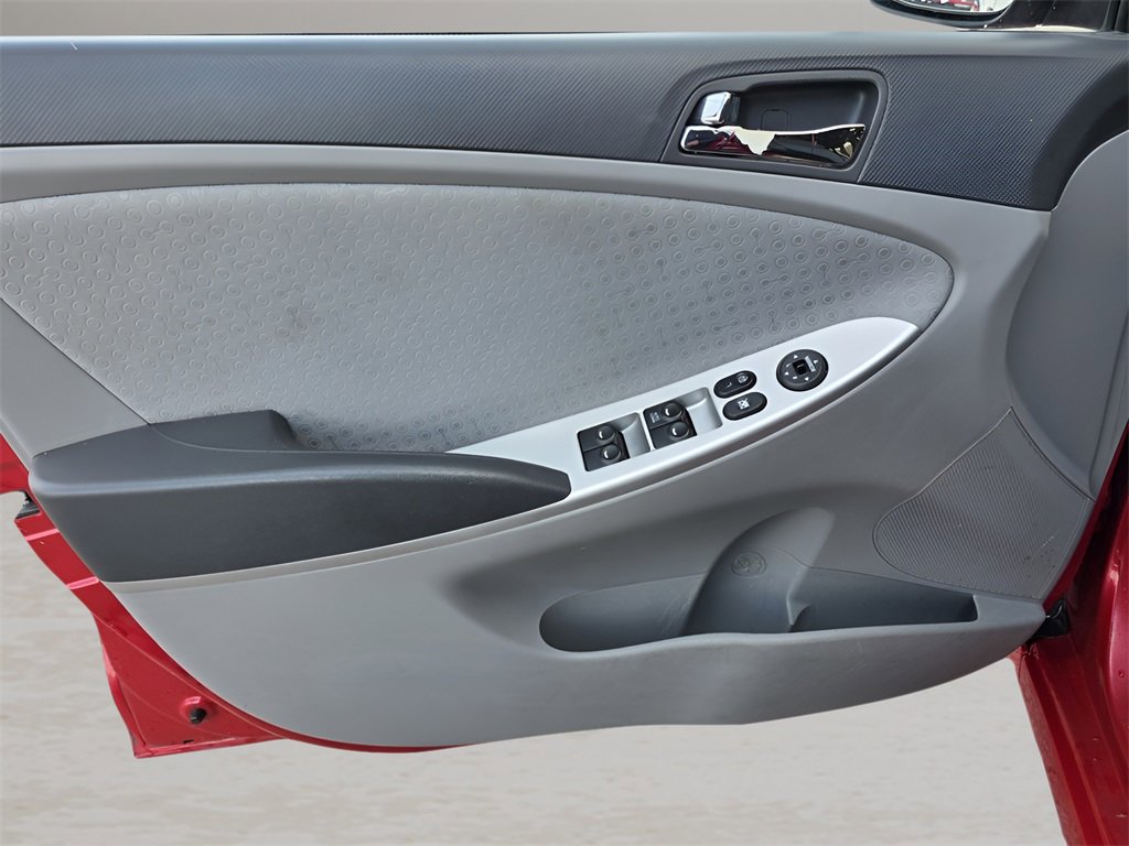 Used 2013 Hyundai Accent SE image 17