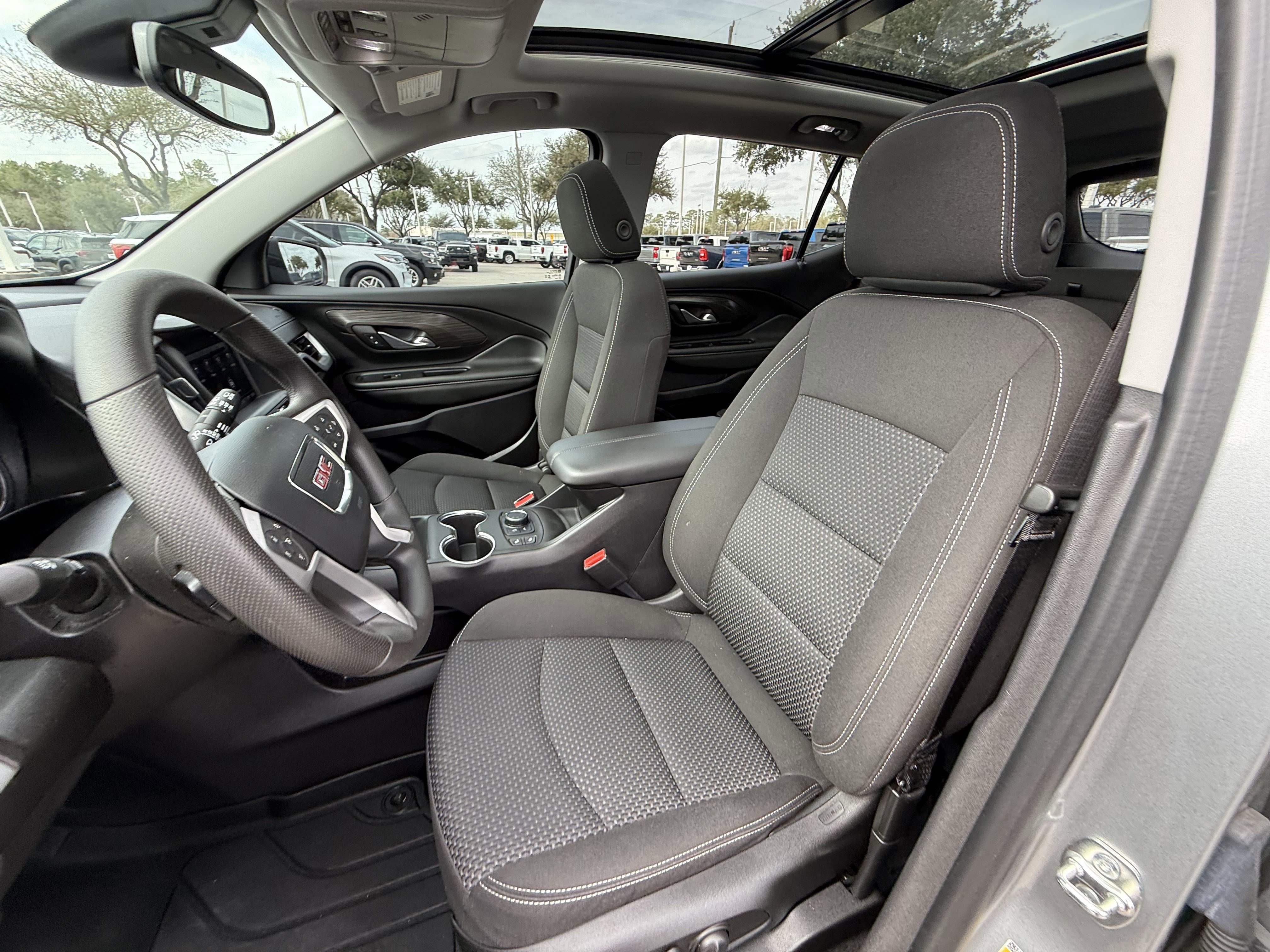 Used 2024 GMC Terrain SLE w/ Driver Convenience Package image 28