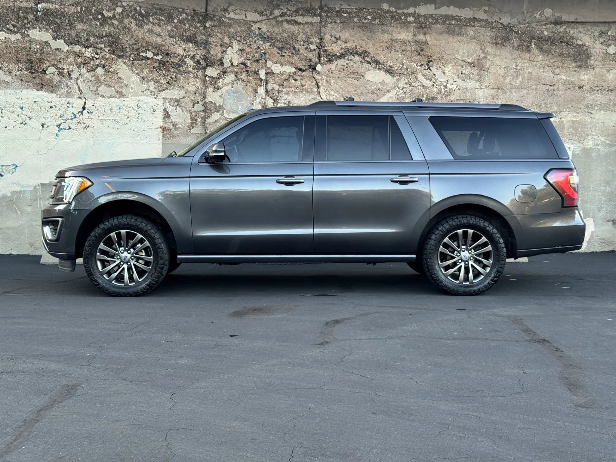 Used 2020 Ford Expedition Max Limited image 8