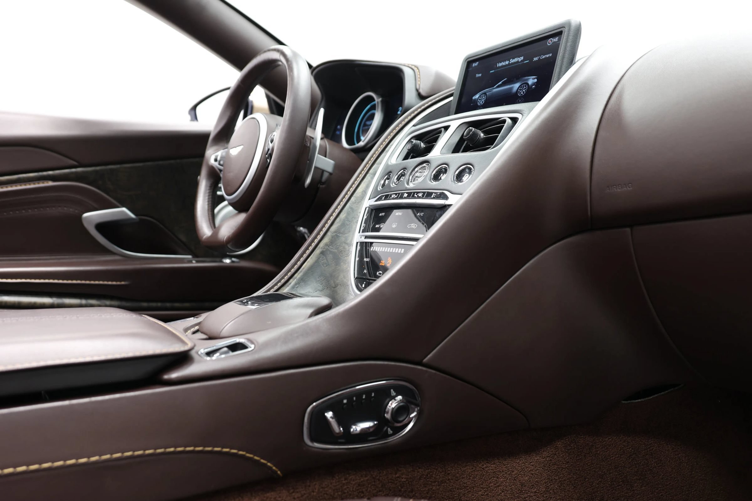 Used 2019 Aston Martin DB11 Volante RWD image 96