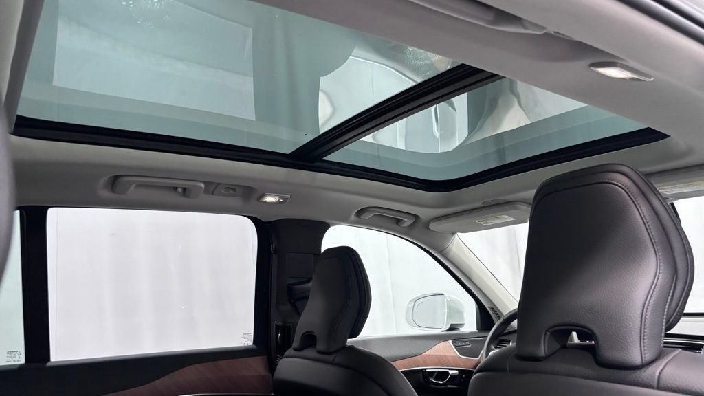 Certified 2025 Volvo XC90 T8 Plus w/ Protection Package Premier AWD/4WD image 26