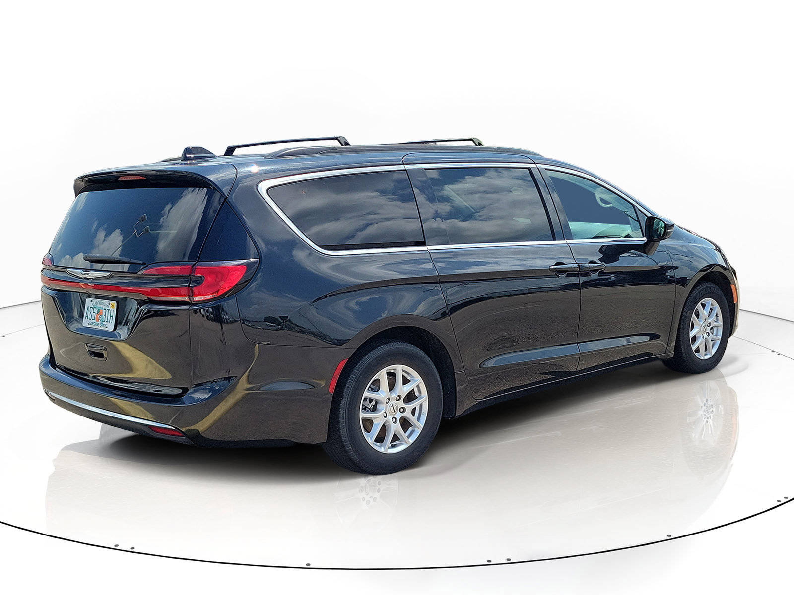 Used 2022 Chrysler Pacifica Touring-L FWD image 3