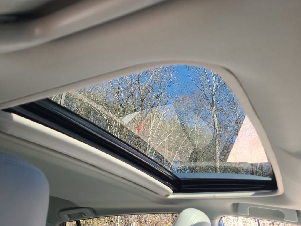 Used 2018 Toyota RAV4 XLE image 21