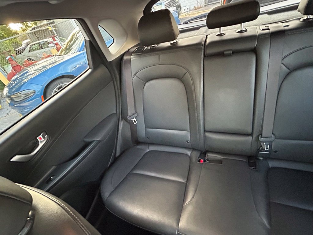 Used 2022 Hyundai Kona Limited FWD image 12