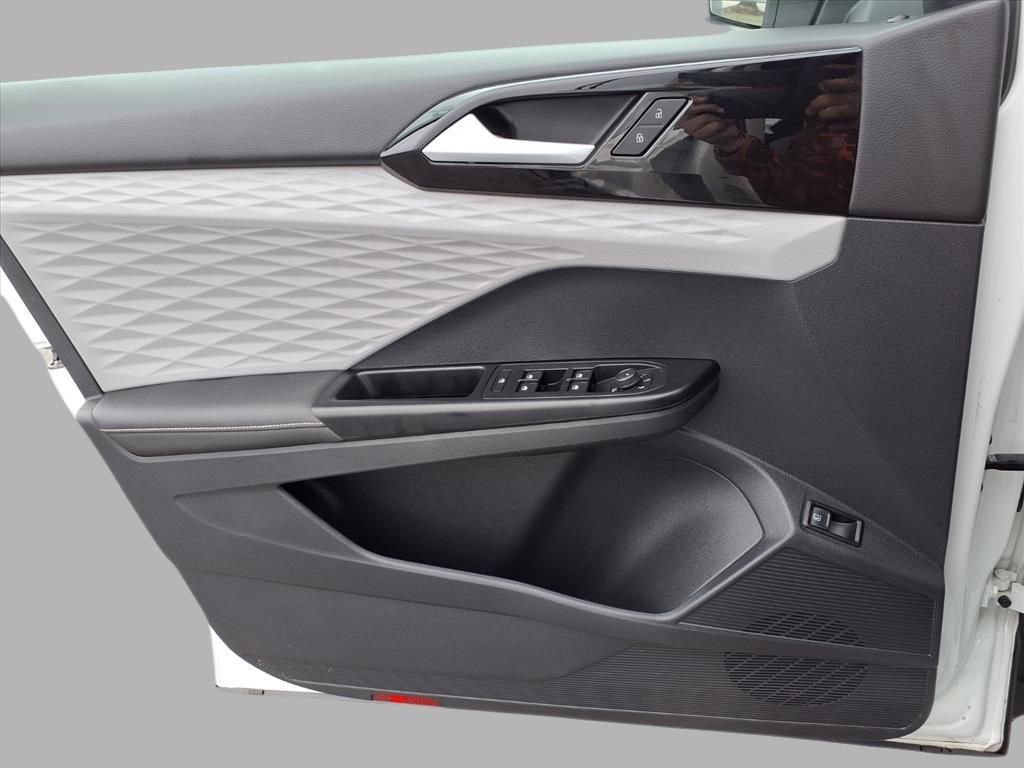 Used 2024 Volkswagen Taos S image 17