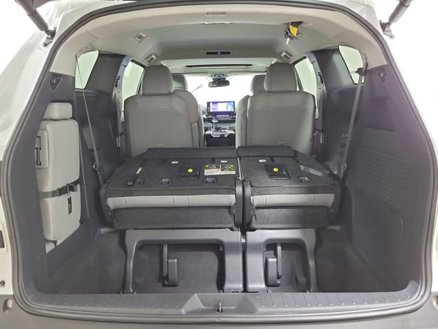Used 2025 Toyota Sienna XLE FWD image 10