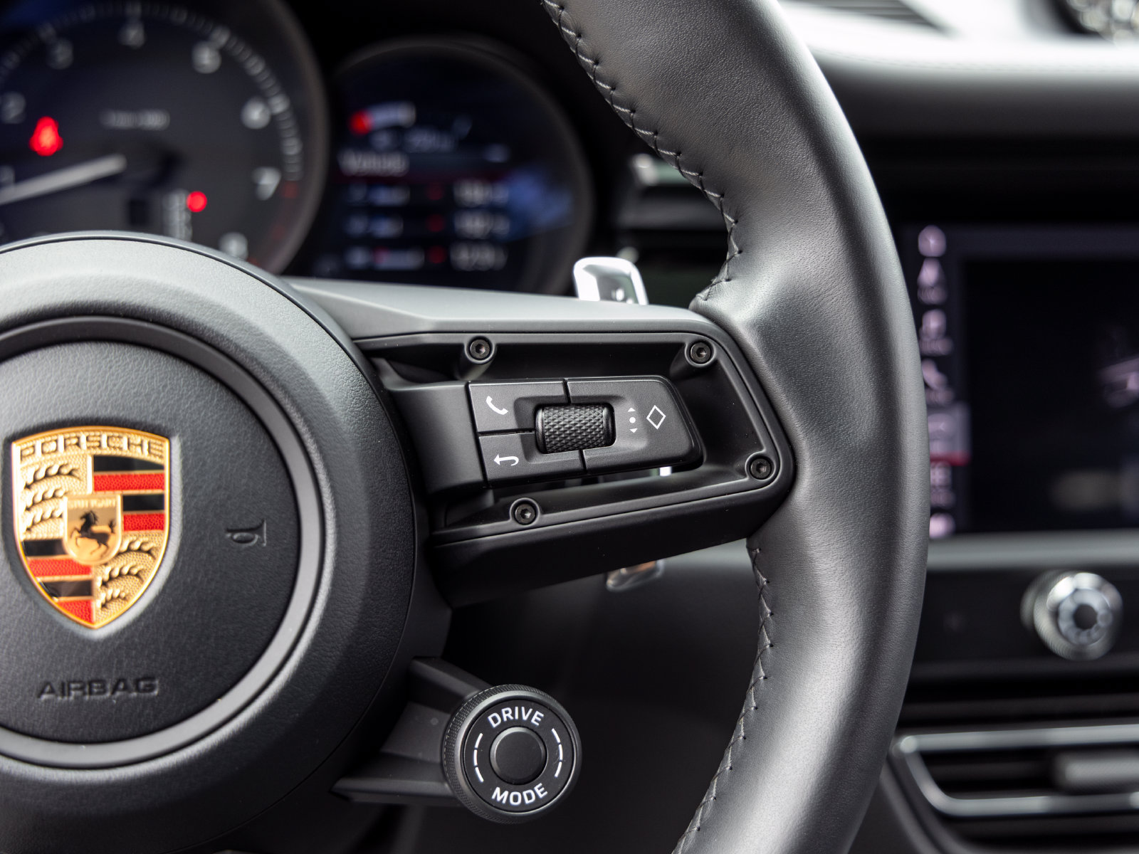 Used 2026 Porsche Macan AWD/4WD image 38