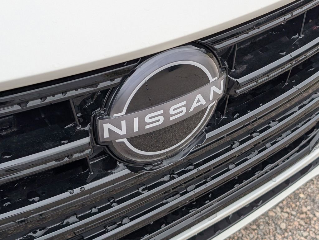New 2025 Nissan Versa SR w/ Trunk Package image 10