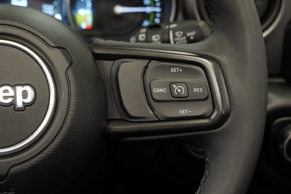 Used 2023 Jeep Wrangler Unlimited w/ Sun & Screen Package AWD/4WD image 30